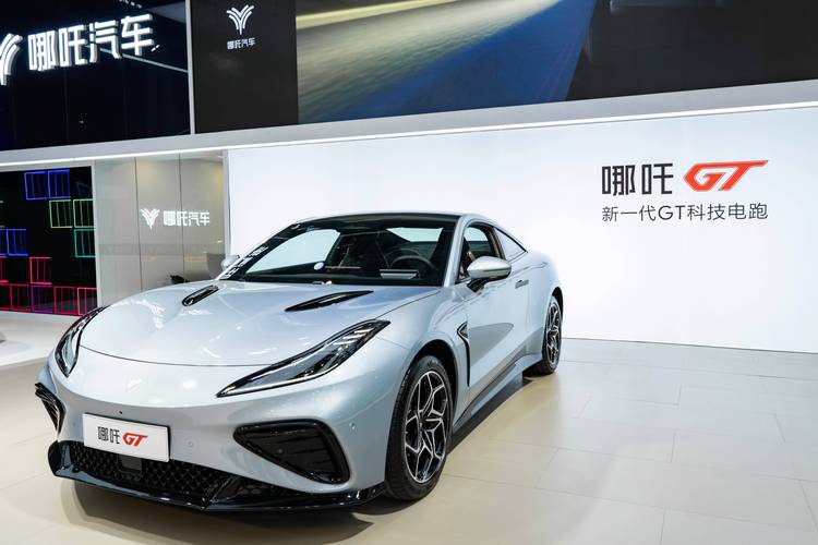 东莞112哪吒汽车在智能汽车领域的表现，领途汽车在新能源汽车市场中的影响力